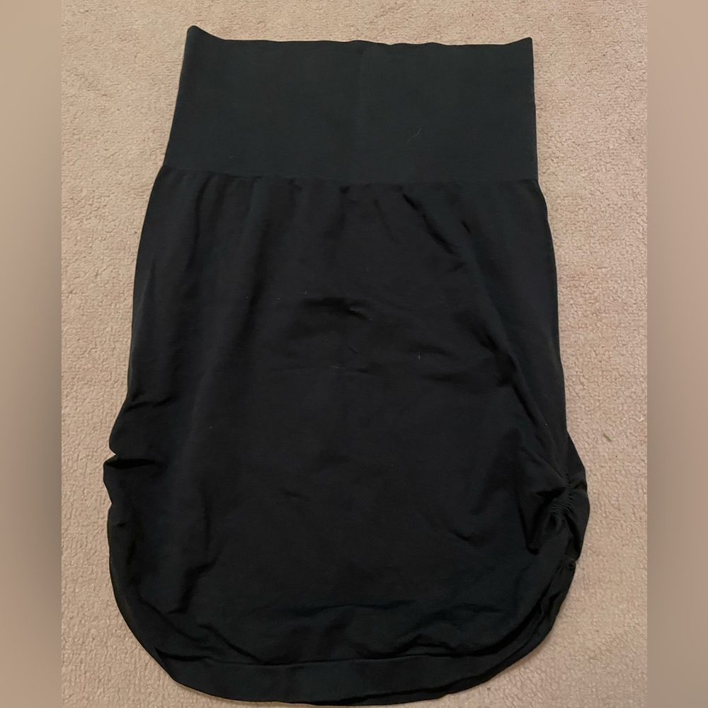 Spanx ruched black above knee skirt